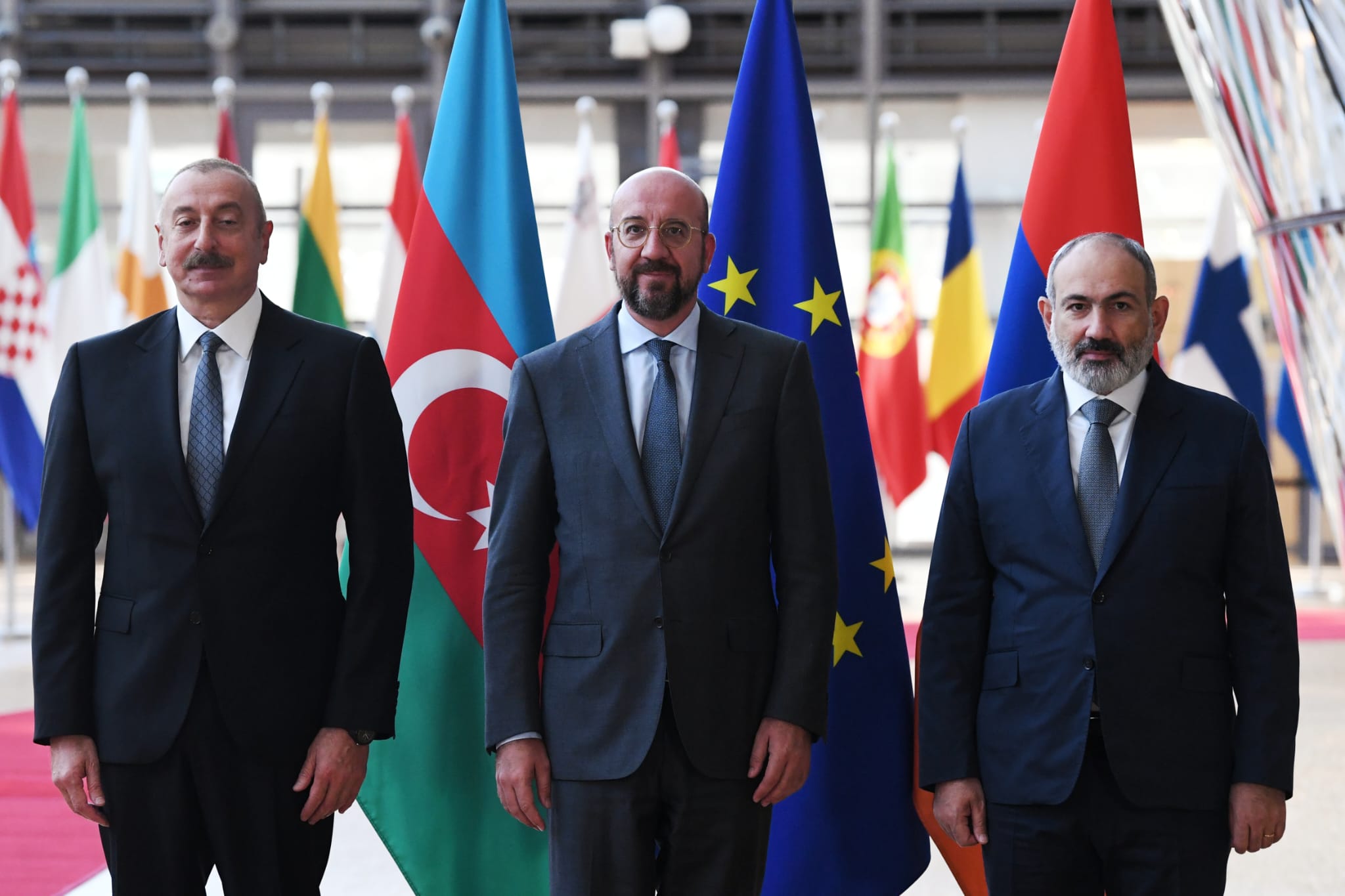 President Michel meets Prime Minister of the Republic of Armenia and President of the Republic of Azerbaijan