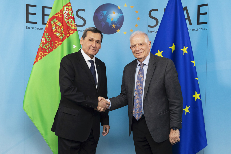 From left to right: Rashid MEREDOV (Foreign Affairs Minister of Turkmenistan, Turkmenistan), Josep BORRELL  FONTELLES (High Representative of the EU for Foreign Affairs and Security Policy, EEAS)